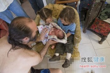 揭秘国外孕妇水中分娩全程