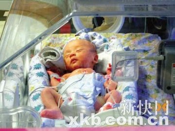 早产男婴被当死婴丢弃续：副院长等医务人员免职