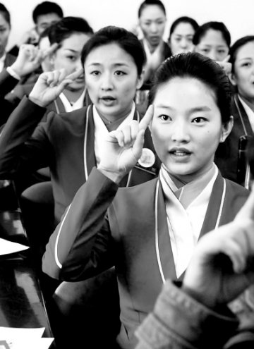 迎奥运 学手语