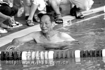 “杂交水稻之父”酷爱运动