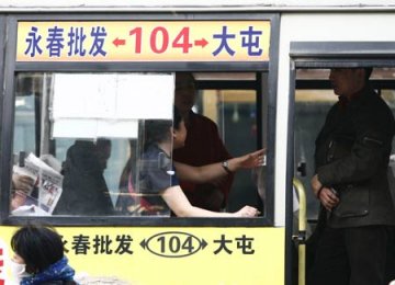 孕妇因未上无座公交车遭售票员辱骂