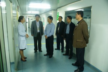 巫家世副市长到桂林市中医院调研