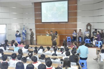 我校梨杏飘香京剧社赴南京外国语学校专场演出
