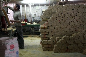 广西工厂使用违禁化学品亮白竹筷 揭亮白黑幕