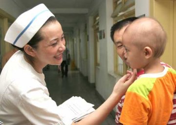护士长因白衣天使职业耻辱感调离引发市民热议
