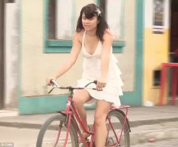 巴西女生欲拍卖“初夜”为母治病