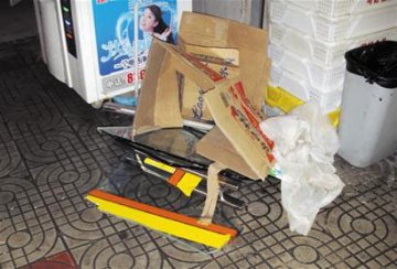 玻璃大门爆裂插入少女腿 芭蕾女孩梦断超市