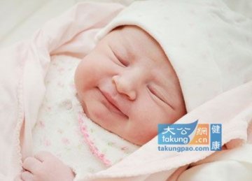 伟大母爱！实拍婴儿出生瞬间