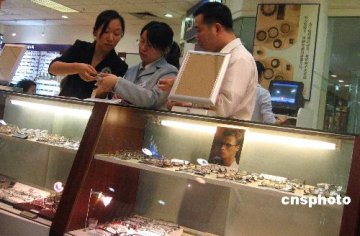 全能护理液在沪暂无不良反应报告 隐形眼镜失宠