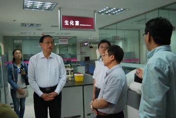 王国强副主任在四川省凉山州督导调研艾滋病防治工作