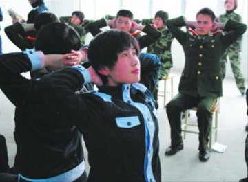 为2万余名官兵解除心理困惑