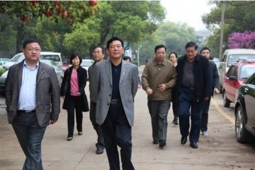 市政协主席宋厚源一行考察市六医院养老康复中心建设