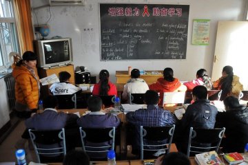 高清：探访中国唯一一所艾滋病患儿学校