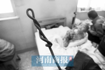 钢筋插入3岁女孩脸8厘米 万幸没伤到神经动脉