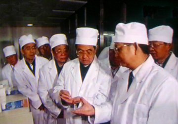 胡锦涛主席视察中国医学科学院医学生物学研究所