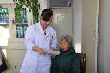 寻找身边的好医生系列报道之三十五：基层工作显真情