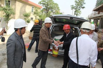 省荣康医院项目建设领导小组对荣军养老中心项目施工现场进行检查