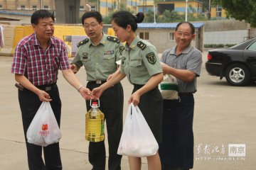 第97医院端午节走访慰问退休老干部