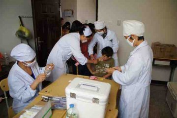 云南彝良4个重灾乡镇灾后疫苗接种全面开展