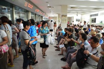 持续高温 上海各大医院门诊量攀升