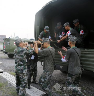 医护人员多流汗 才能保证战友少流血