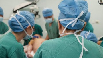 军医谈高龄脑膜瘤患者的诊治