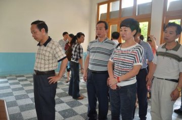 省食品药品监督管理局张光荣局长考察娄底食品药品监管工作
