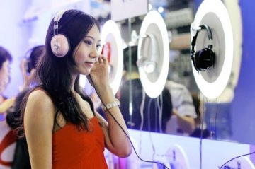 耳机听音乐应使用减噪装置降低音量
