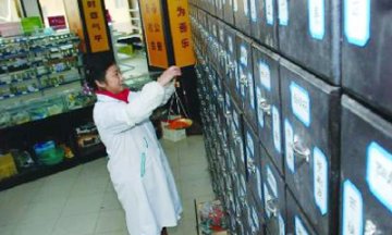坐堂中医“复出”道路艰辛