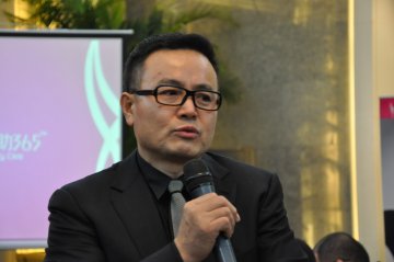 回答记者提问