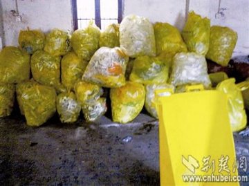 武汉民房现6吨医用垃圾 用过注射器被打包堆放