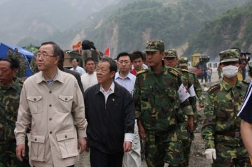 联合国秘书长潘基文视察三军医大西南医院驻映秀医疗队