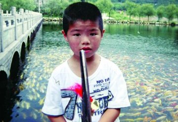 9岁男孩为救落水小伙伴溺亡