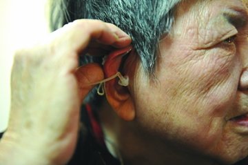 耳内式助听器戴着“打球也不掉”？