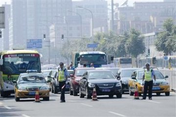 直升机降落北京闹市运送患者 总费用高达50万元