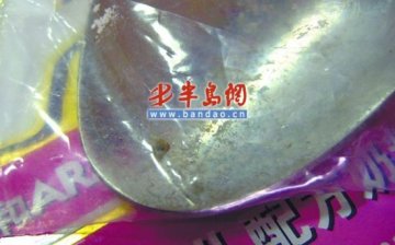 市民称奶粉中发现小飞虫 婴儿喝完后腹泻呕吐