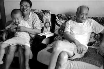八旬老翁寻初恋女友：想知道她近况如何