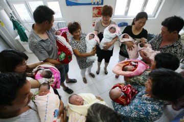 五小时内诞生4对双胞胎
