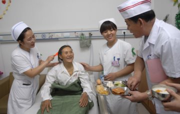 “到医院，你们就到了家!”