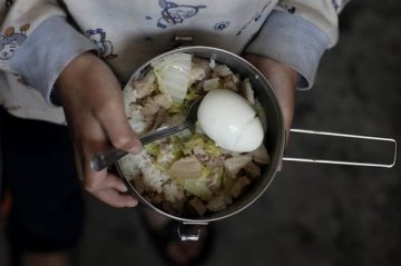 中国营养餐安全事件频发 地方政府延拨挪用补助款