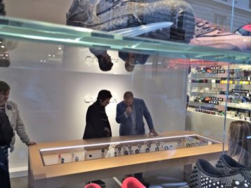 LV前高管、两位生物医药博士加入Apple Watch团队