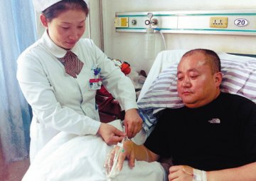 男子遭“魔鬼鱼”刺伤中毒 医生边查资料边用药