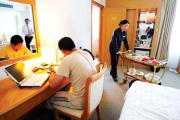 上海高考房生意火爆 家长入住陪子读书