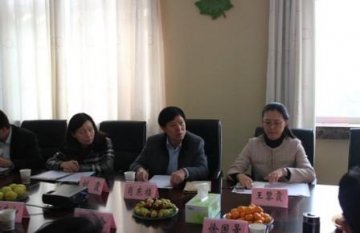 卫生监察专员肖东楼检查指导湖北省中盖结核病项目前期准备工作