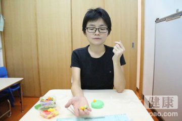 自闭没得根治只得接受 父母须调节心态