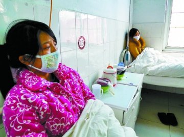 两姐妹打工助哥哥求学 极度节俭先后患上血液病