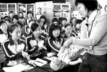 幼儿园“阿姨”学救护