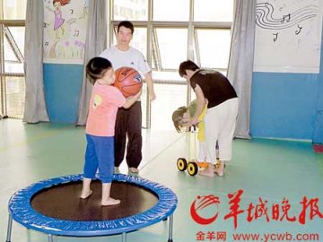 谁为你打开校门 东莞2/3满7岁自闭儿童无书读