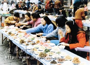邓小平鼓励上海战胜甲肝
