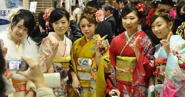 日本成人节少女漫步组图
